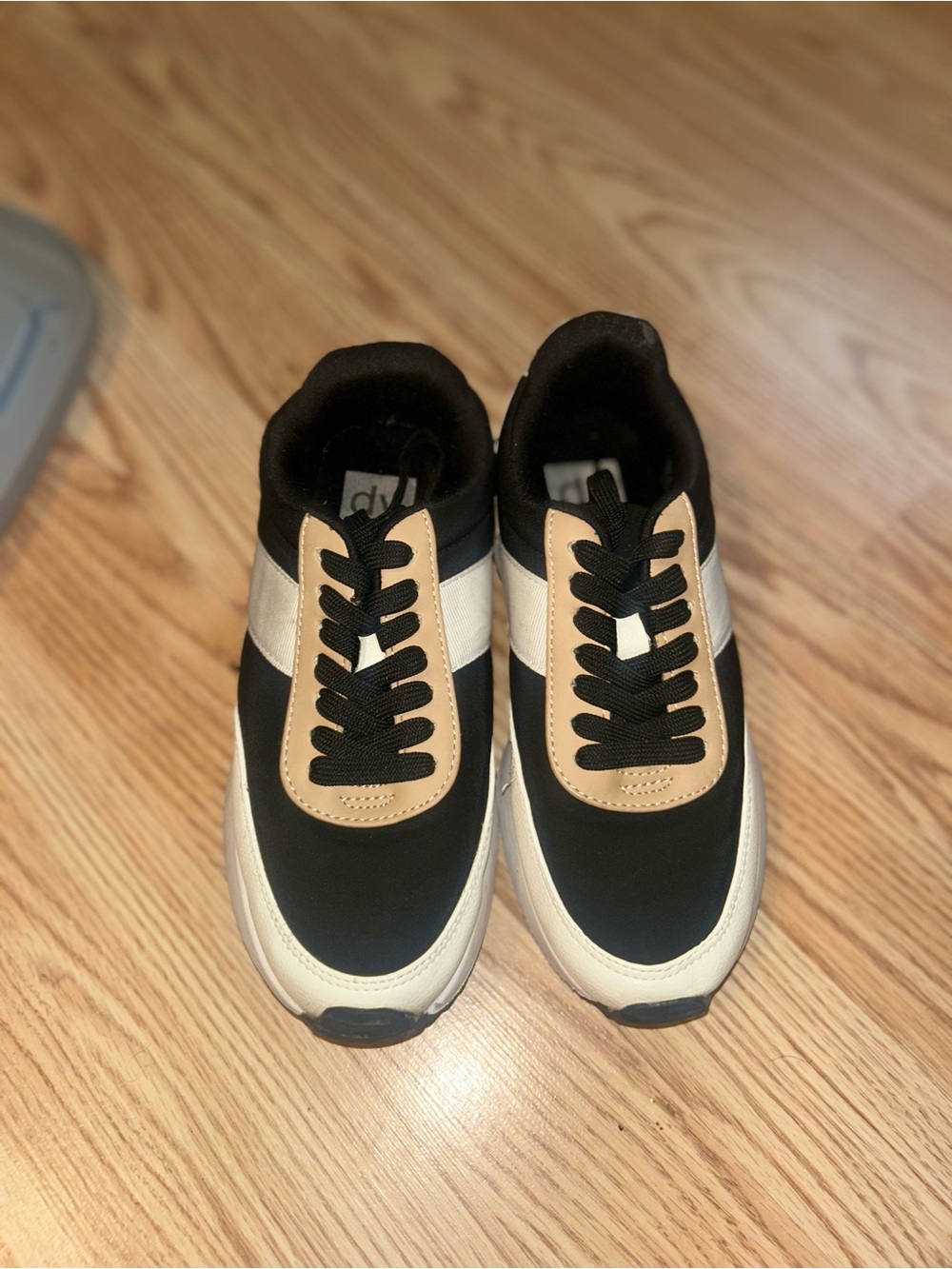 DV by Dolce Vita Bettie Platform Sneakers Women’s Size 6 Black White Tan